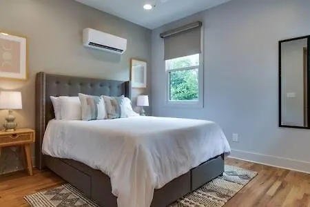 East Nash Homey Retreat For 32 Guests! Nashville Holiday home