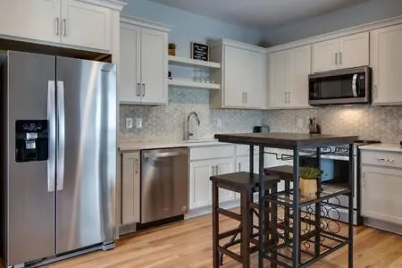 Holiday home East Nash Homey Retreat For 32 Guests! Nashville United States