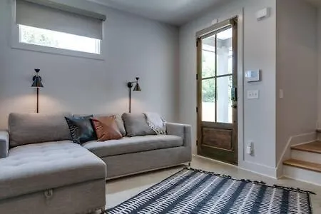 East Nash Homey Retreat For 32 Guests! Nashville Holiday home